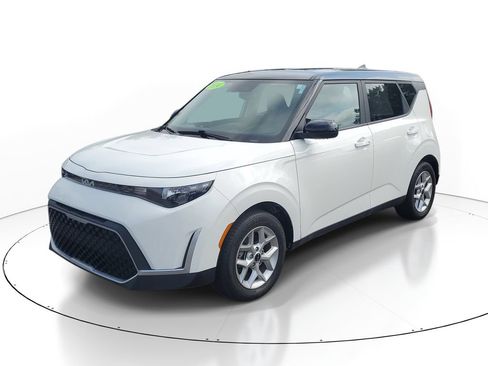 Used 2024 Kia Soul S FWD image 2