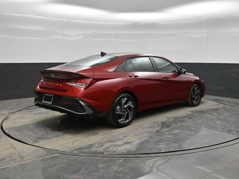 Certified 2025 Hyundai Elantra Sport image 8