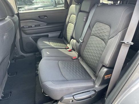 Certified 2024 Nissan Pathfinder SV FWD image 17