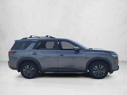 Used 2022 Nissan Pathfinder SV w/ SV Black Package image 4