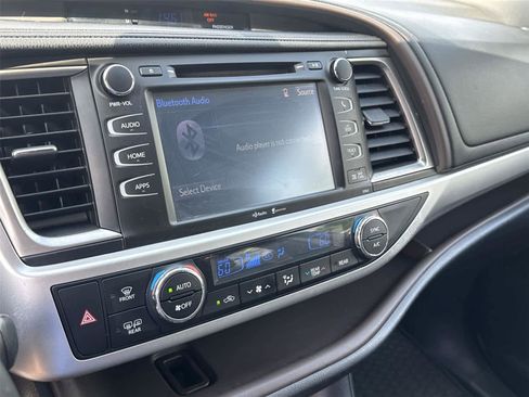 Used 2015 Toyota Highlander XLE AWD/4WD image 22