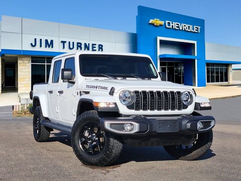 Used 2025 Jeep Gladiator Sport AWD/4WD image 1