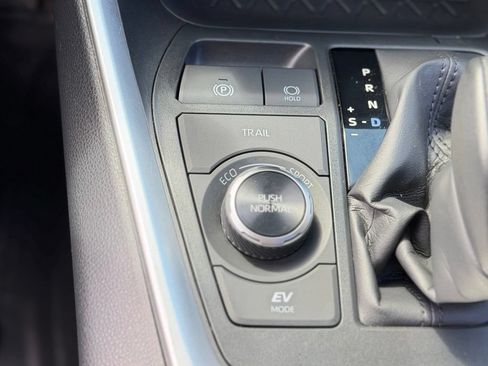 Used 2025 Toyota RAV4 XLE w/ Convenience Package AWD/4WD image 15
