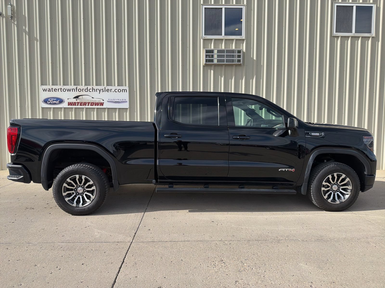 Used 2023 GMC Sierra 1500 AT4 AWD/4WD image 1