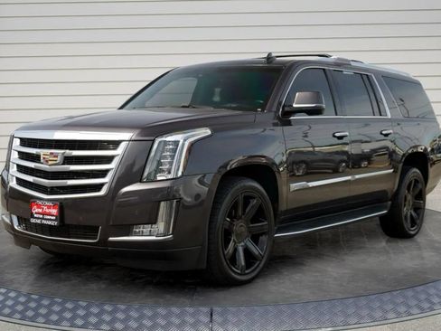 Used 2015 Cadillac Escalade ESV Luxury AWD/4WD image 3