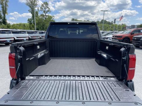 Used 2024 Toyota Tacoma SR5 AWD/4WD image 32