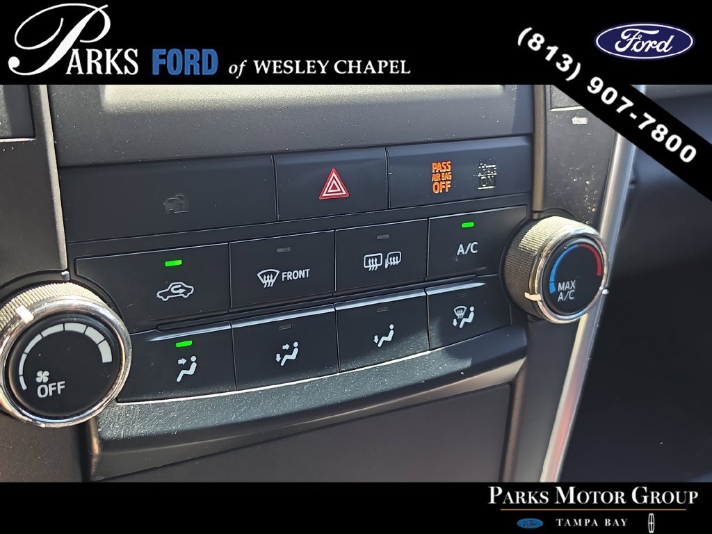 Used 2015 Toyota Camry SE FWD image 23