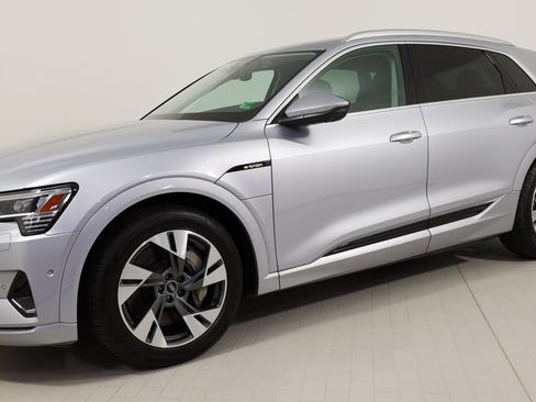 Used 2022 Audi e-tron Premium Plus w/ Premium Plus Package image 4