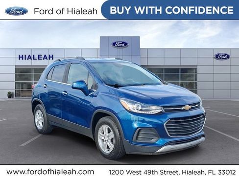 Used 2020 Chevrolet Trax LT w/ LT Convenience Package FWD image 1