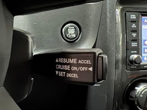 Used 2009 Dodge Challenger SRT8 RWD image 21