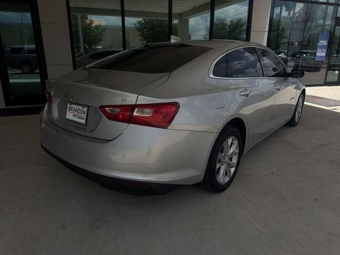 Used 2018 Chevrolet Malibu LT w/ Driver Confidence Package FWD image 12