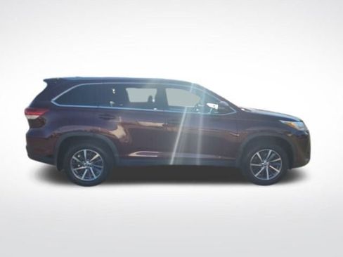 Used 2019 Toyota Highlander XLE image 22