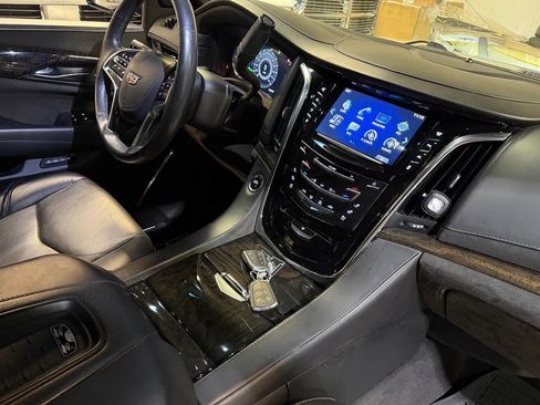 Used 2016 Cadillac Escalade ESV Platinum AWD/4WD image 26