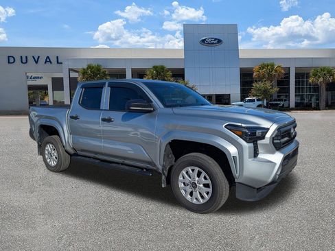 Used 2024 Toyota Tacoma SR image 2