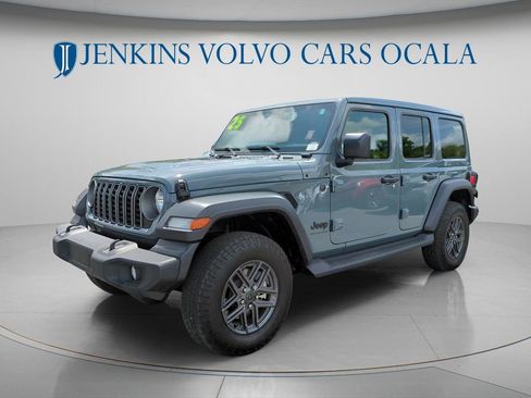 Used 2025 Jeep Wrangler Unlimited Sport AWD/4WD image 7