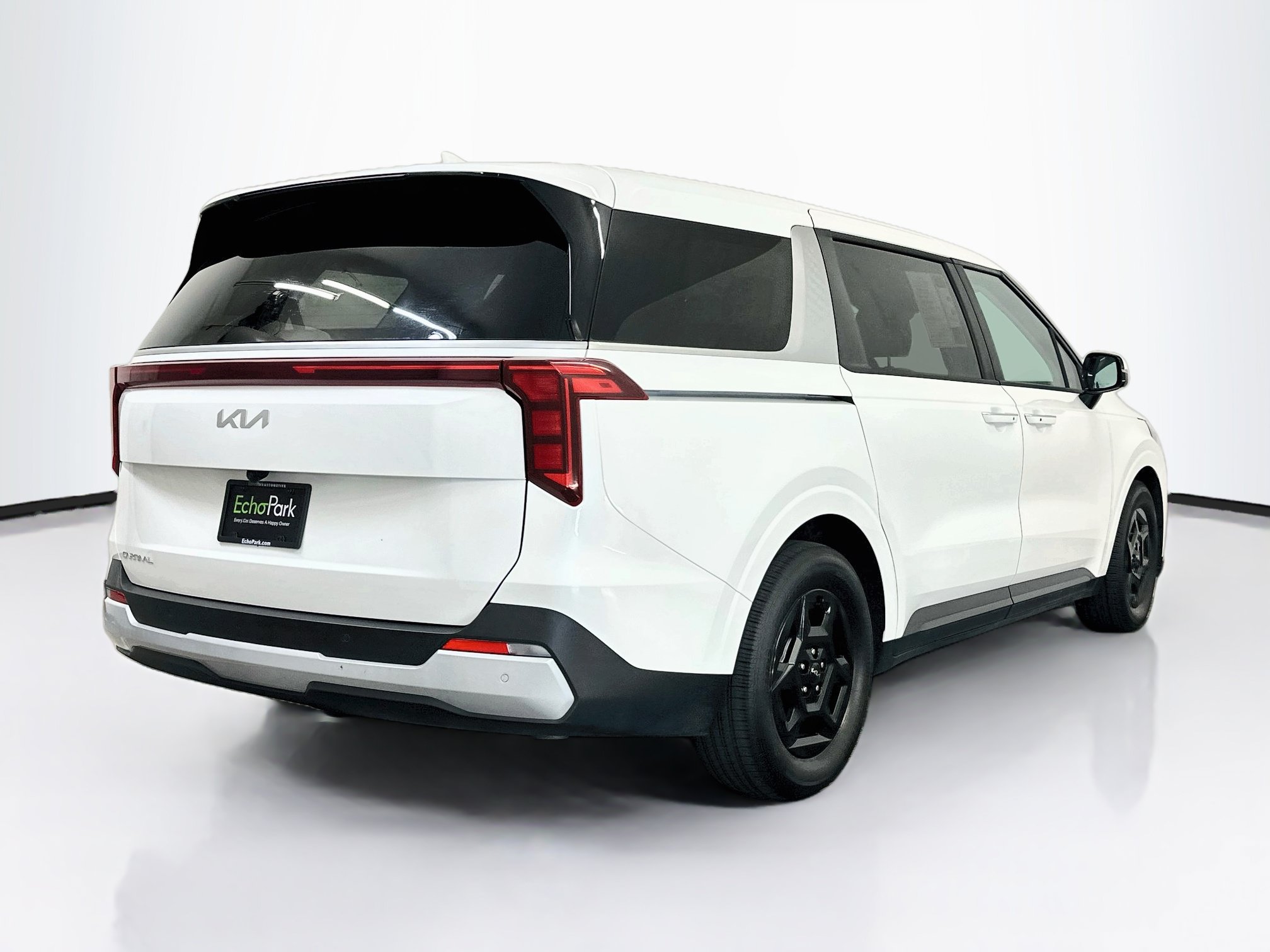 Used 2025 Kia Carnival FWD image 9