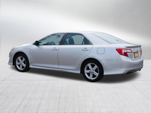 Used 2014 Toyota Camry SE w/ Fleet Convenience Package image 5