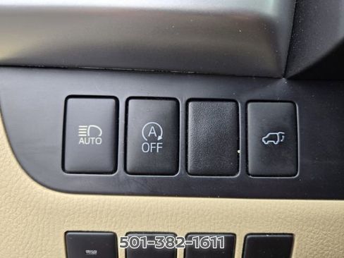 Used 2017 Toyota Highlander Plus FWD image 30