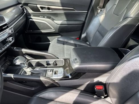 Used 2025 Kia Telluride S image 24
