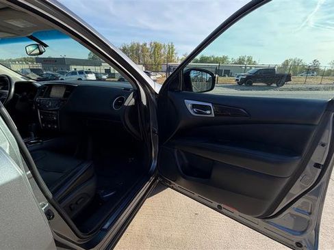 Used 2015 Nissan Pathfinder SL w/ SL Premium Package image 24