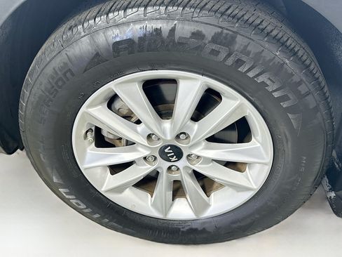Used 2020 Kia Sorento LX FWD image 29
