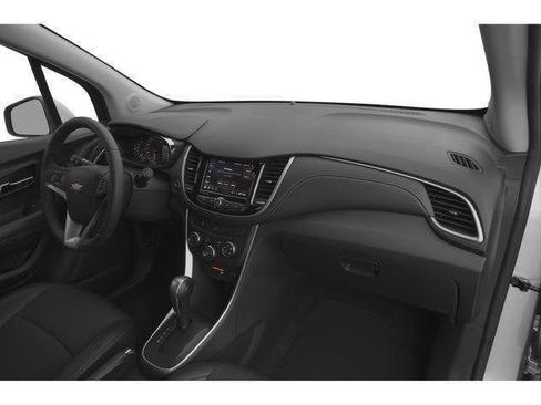 Used 2020 Chevrolet Trax LT w/ LT Convenience Package FWD image 32