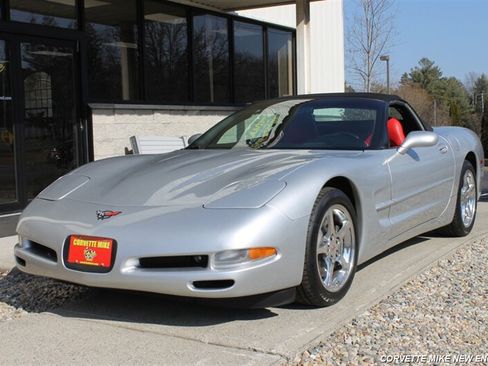 Used 2001 Chevrolet Corvette Coupe w/ Preferred Equipment Group2 RWD image 8