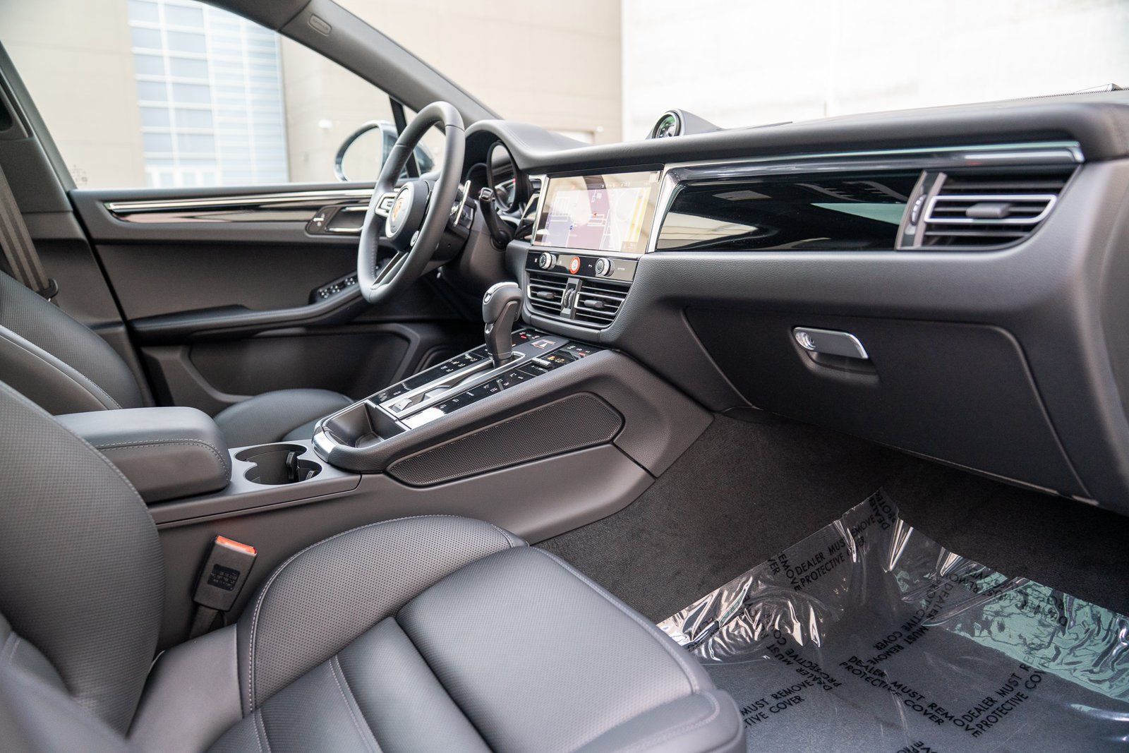 Certified 2026 Porsche Macan AWD/4WD image 25