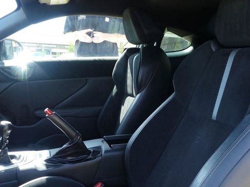 Used 2022 Toyota GR86 Premium RWD image 11
