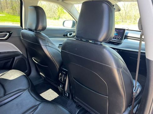 Used 2022 Jeep Compass Limited image 16