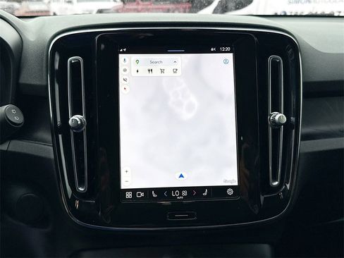 Used 2023 Volvo XC40 Recharge Plus image 14