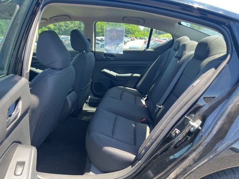 Used 2024 Nissan Altima 2.5 SV FWD image 9