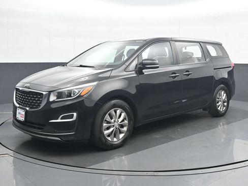 Used 2020 Kia Sedona L FWD image 2