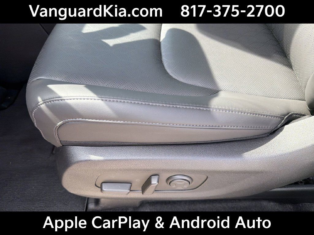 Certified 2026 Kia Carnival EX FWD image 16