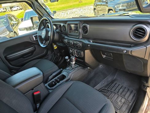 Used 2021 Jeep Gladiator Sport AWD/4WD image 29