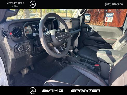 Used 2025 Jeep Wrangler Unlimited Rubicon AWD/4WD image 9