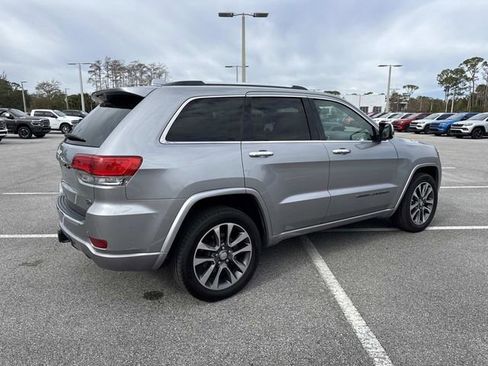 Used 2018 Jeep Grand Cherokee Overland image 3
