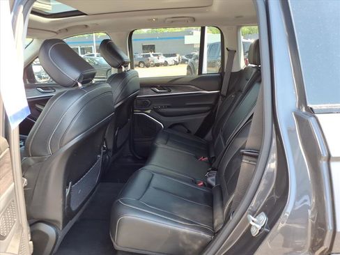 Used 2022 Jeep Grand Cherokee Limited AWD/4WD image 12