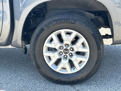 Used 2023 Nissan Frontier SV image 16