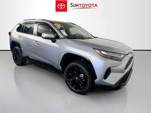Used 2023 Toyota RAV4 SE image 1