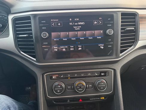 Used 2021 Volkswagen Atlas SE image 15