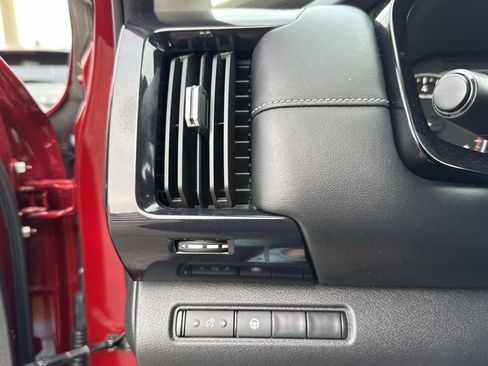 Used 2024 Nissan Pathfinder SV image 32