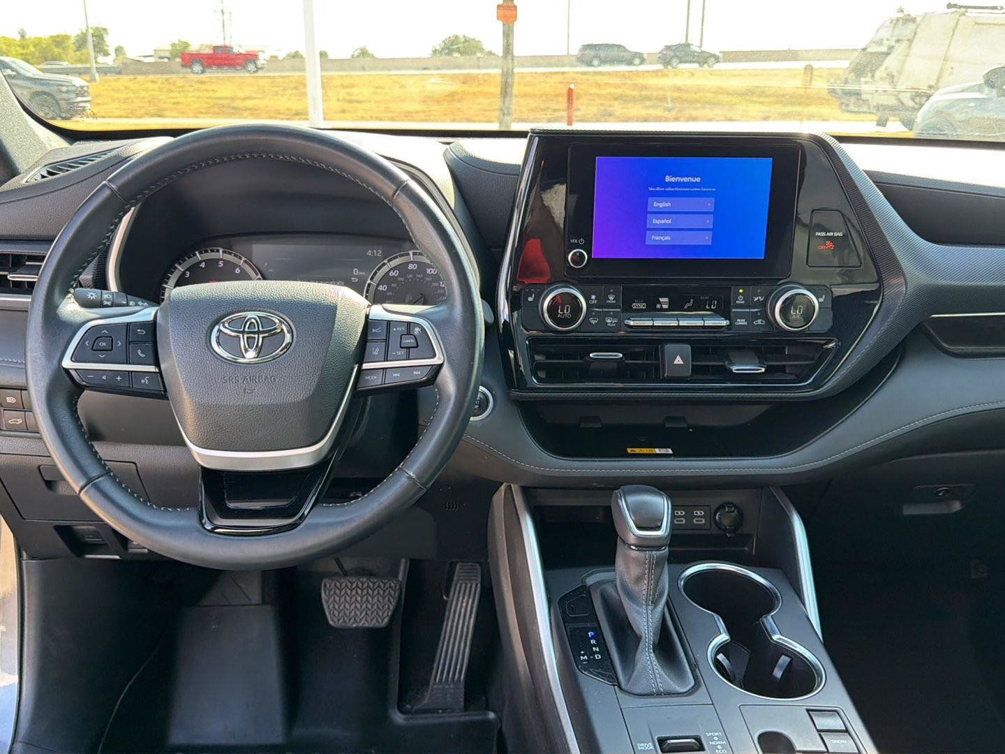 Used 2024 Toyota Highlander XSE FWD image 13