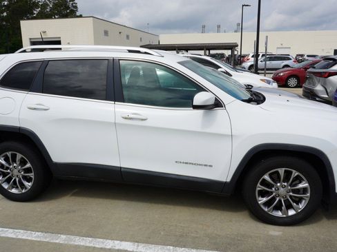 Used 2019 Jeep Cherokee Latitude Plus FWD image 4