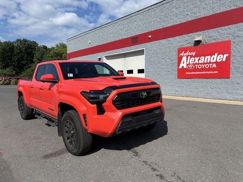 Used 2024 Toyota Tacoma TRD Sport w/ TRD Sport Premium Package AWD/4WD image 1