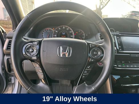 Used 2016 Honda Accord Touring image 13