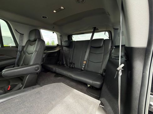Used 2020 Cadillac Escalade Luxury AWD/4WD image 32