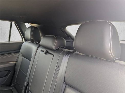 Used 2022 Volkswagen Atlas Cross Sport SE AWD/4WD image 15