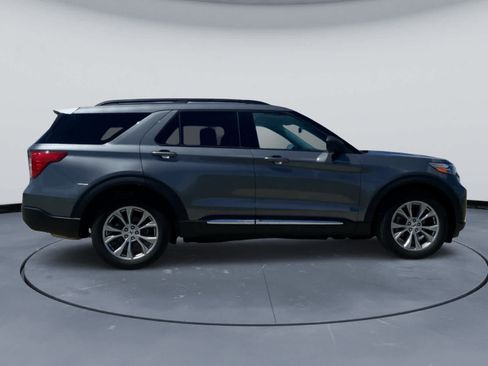 Used 2023 Ford Explorer XLT w/ Equipment Group 202A AWD/4WD image 5