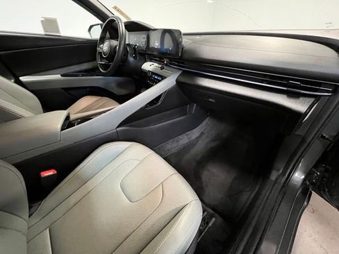 Used 2025 Hyundai Elantra Limited FWD image 10